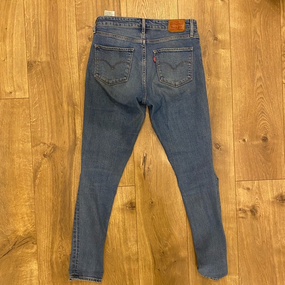 Levis womens skinny jeans with distressed knees color is brushed indigo size 28 - Picture 4 of 5